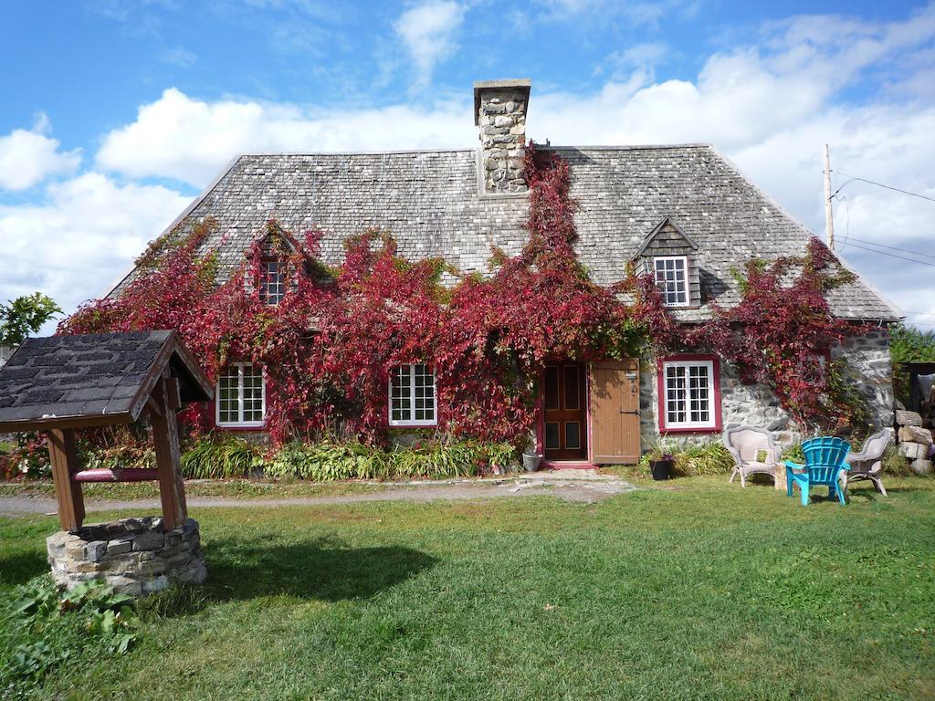 Auberge Le P'Tit Bonheur Saint-Laurent-de-l'ile d'Orleans Exterior photo